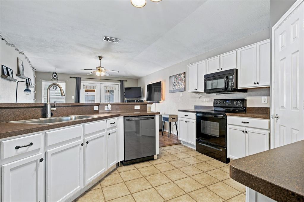 1709 White Mountain Way Property Photo 4