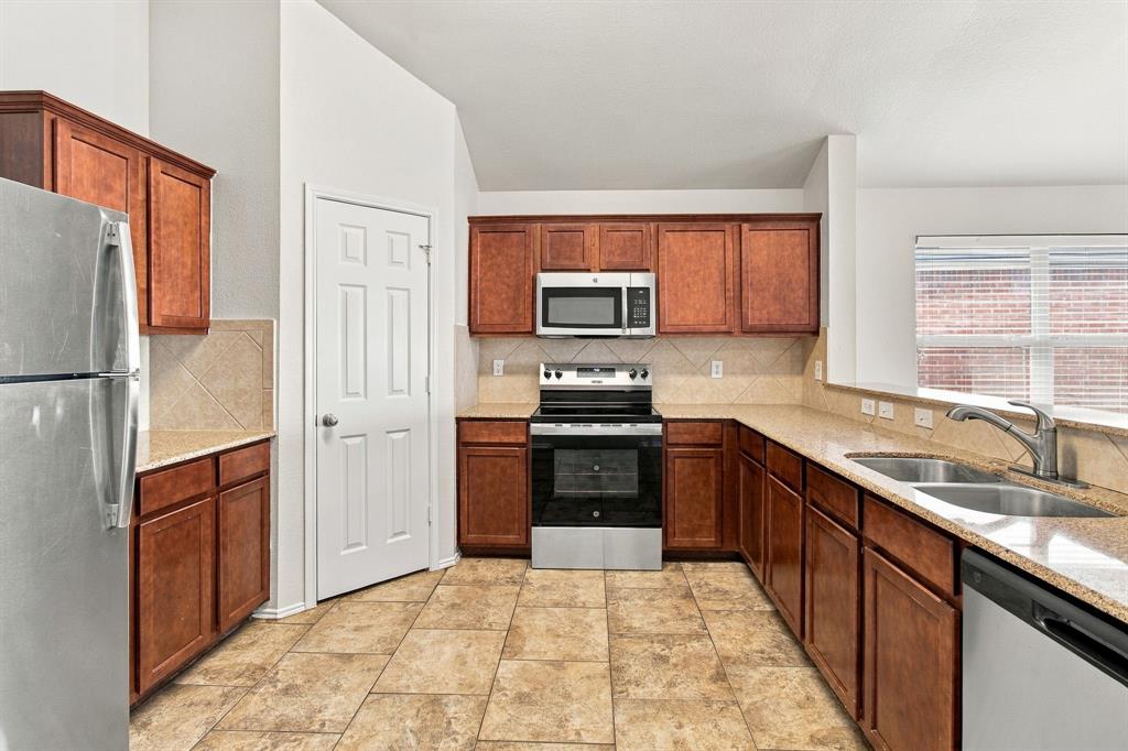 12516 Patnoe Drive Property Photo 8