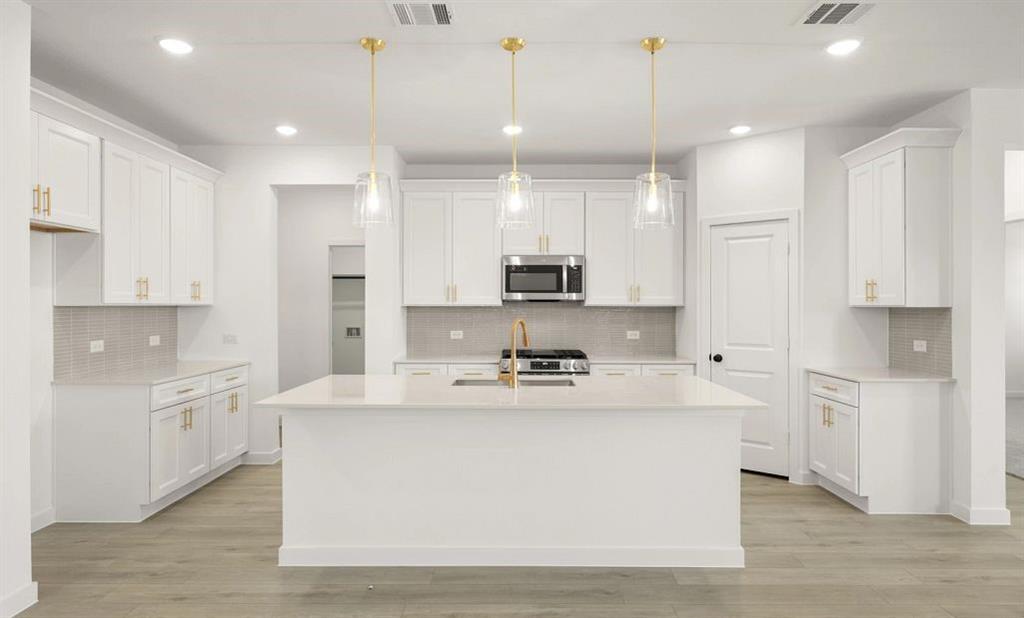 633 Tyronza Drive Property Photo 3