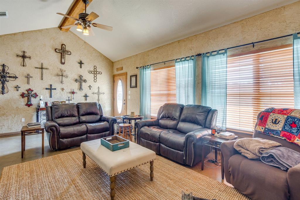 3305 E Fm 916 Property Photo 15