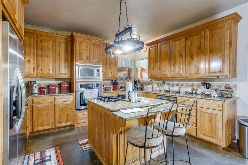 3305 E Fm 916 Property Photo 18