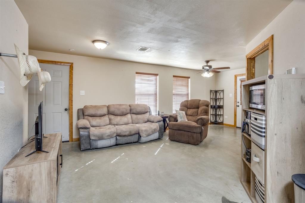 3305 E Fm 916 Property Photo 34