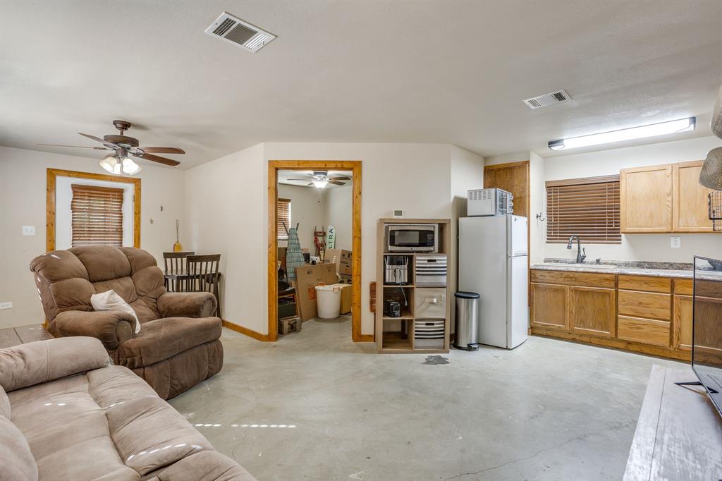 3305 E Fm 916 Property Photo 35