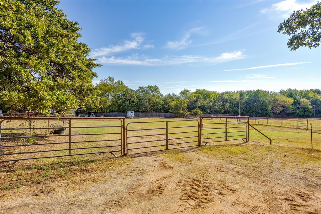 3305 E Fm 916 Property Photo 40