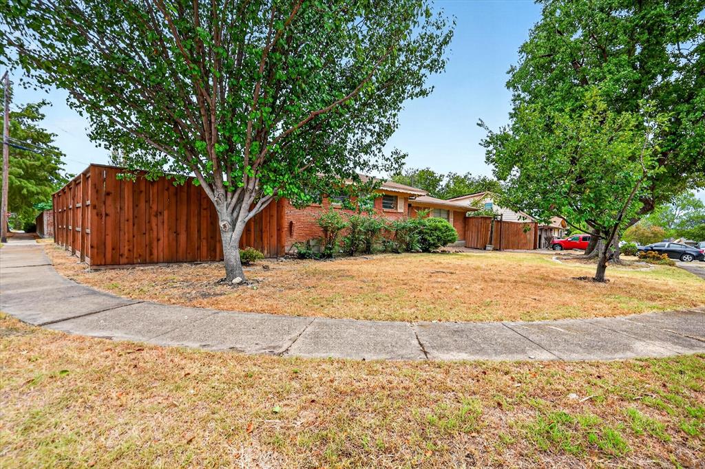 2620 Greenland Drive Property Photo 2