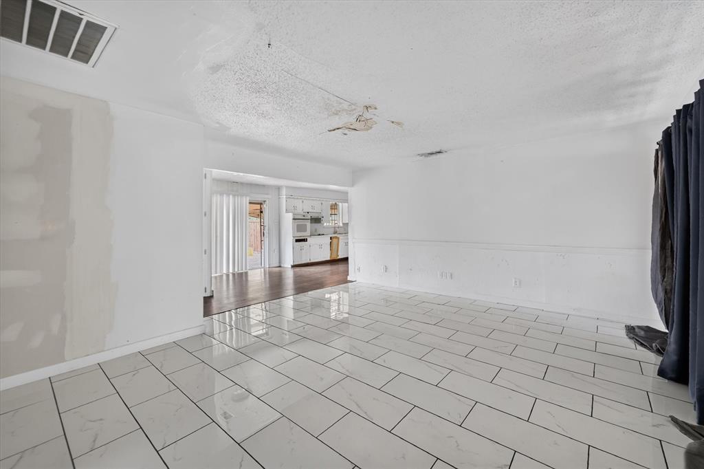 2620 Greenland Drive Property Photo 5