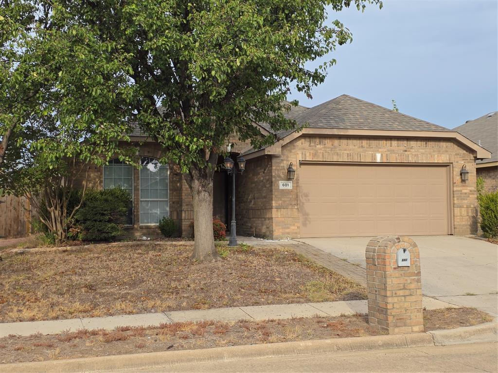 601 Crestview Court Property Photo 2