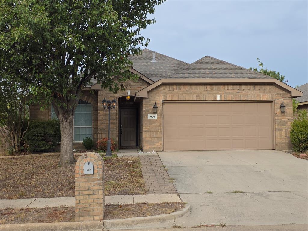 601 Crestview Court Property Photo 3