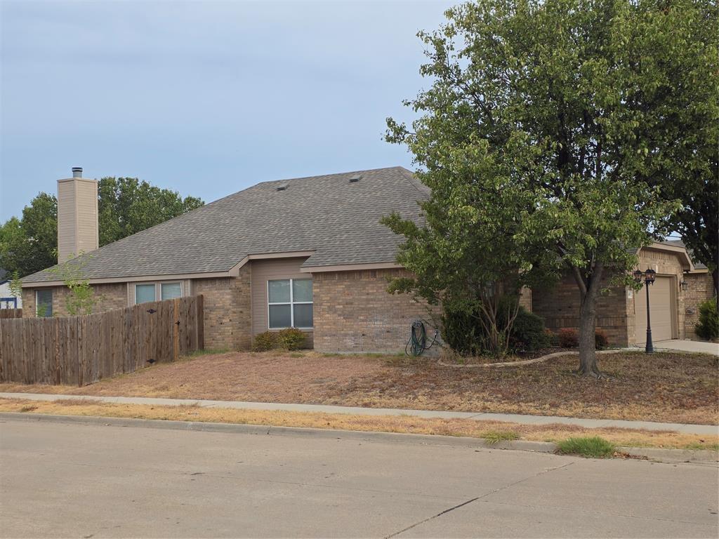 601 Crestview Court Property Photo 4