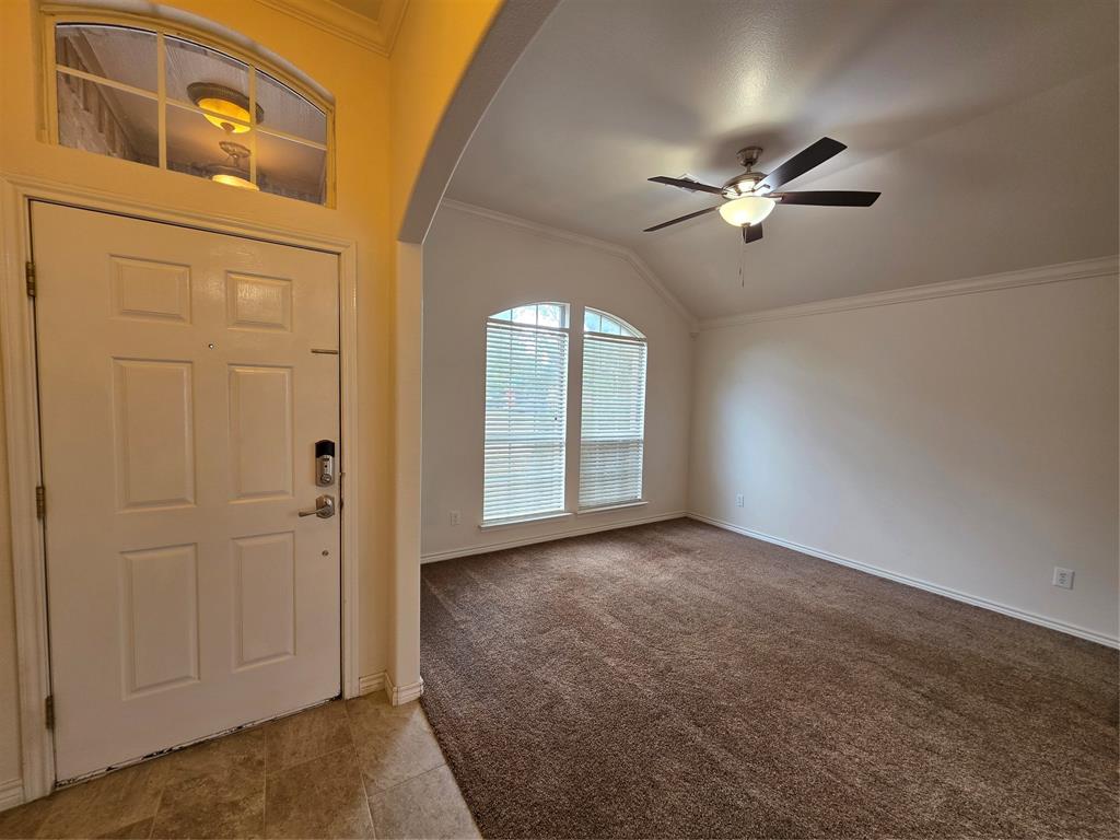 601 Crestview Court Property Photo 5