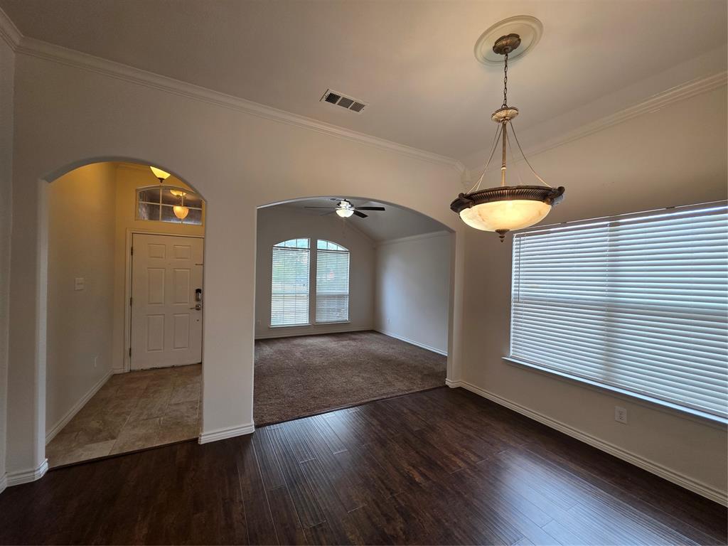 601 Crestview Court Property Photo 6