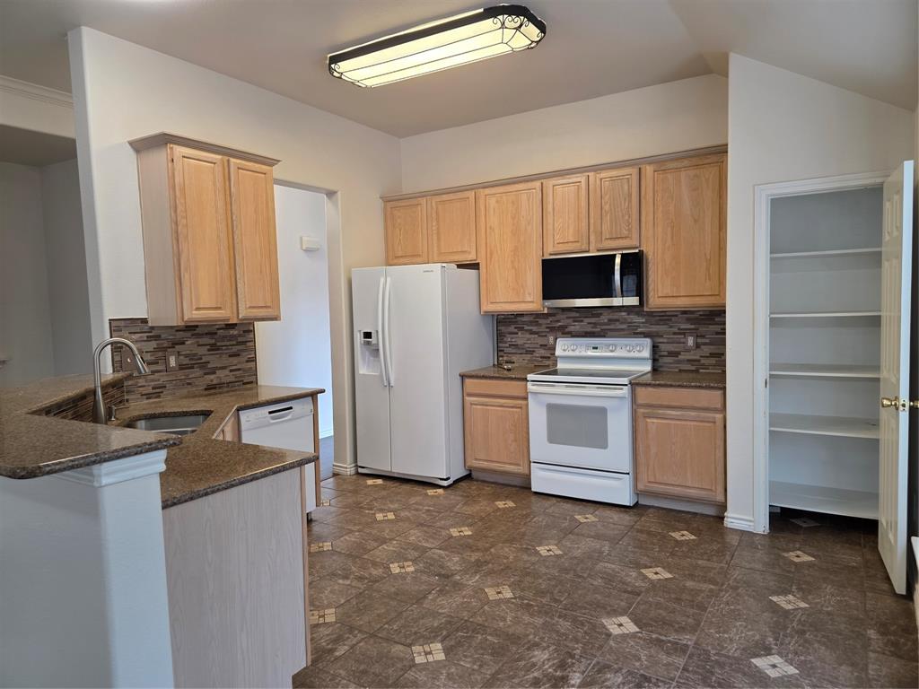 601 Crestview Court Property Photo 12