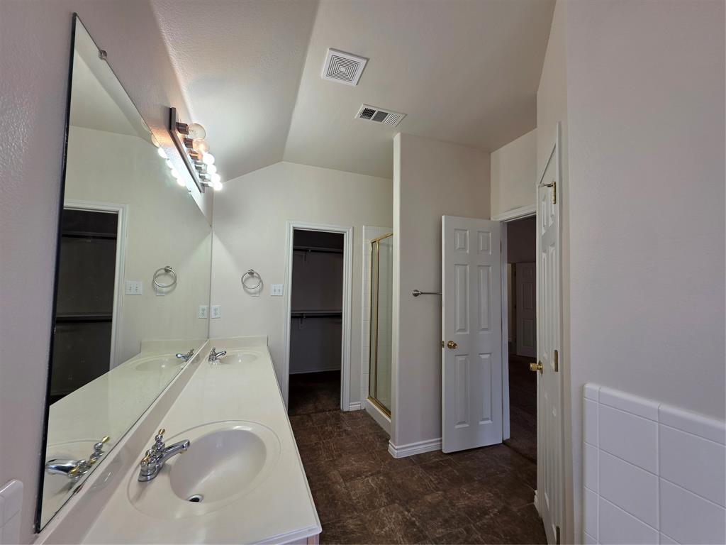 601 Crestview Court Property Photo 23