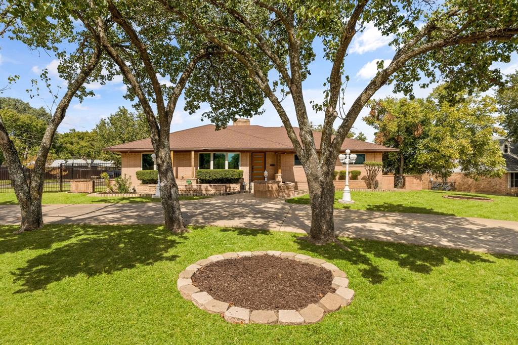 1433 W Red Bird Lane Property Photo 1
