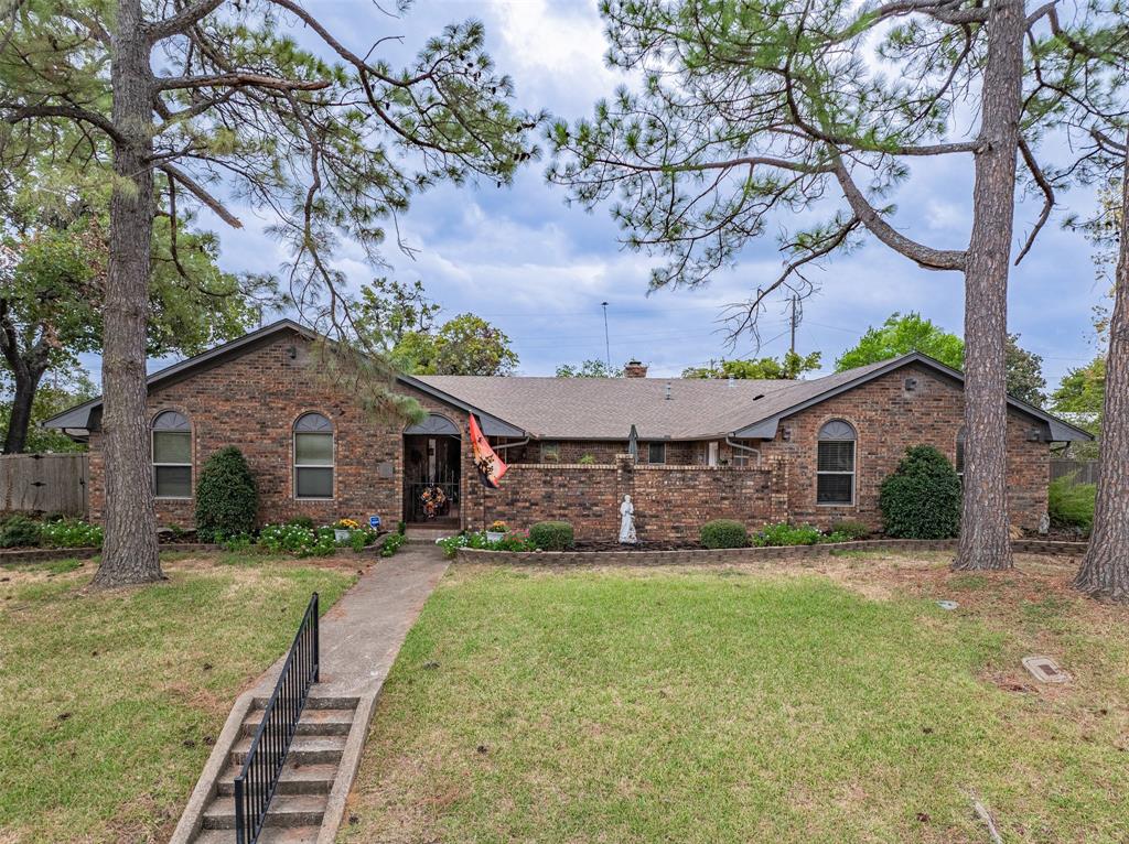 2702 Tracey Street Property Photo 1