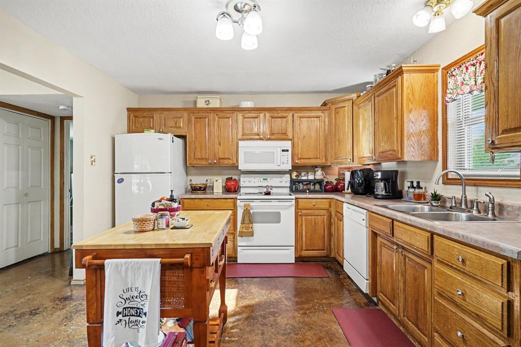 7445 County Road 305 Property Photo 3