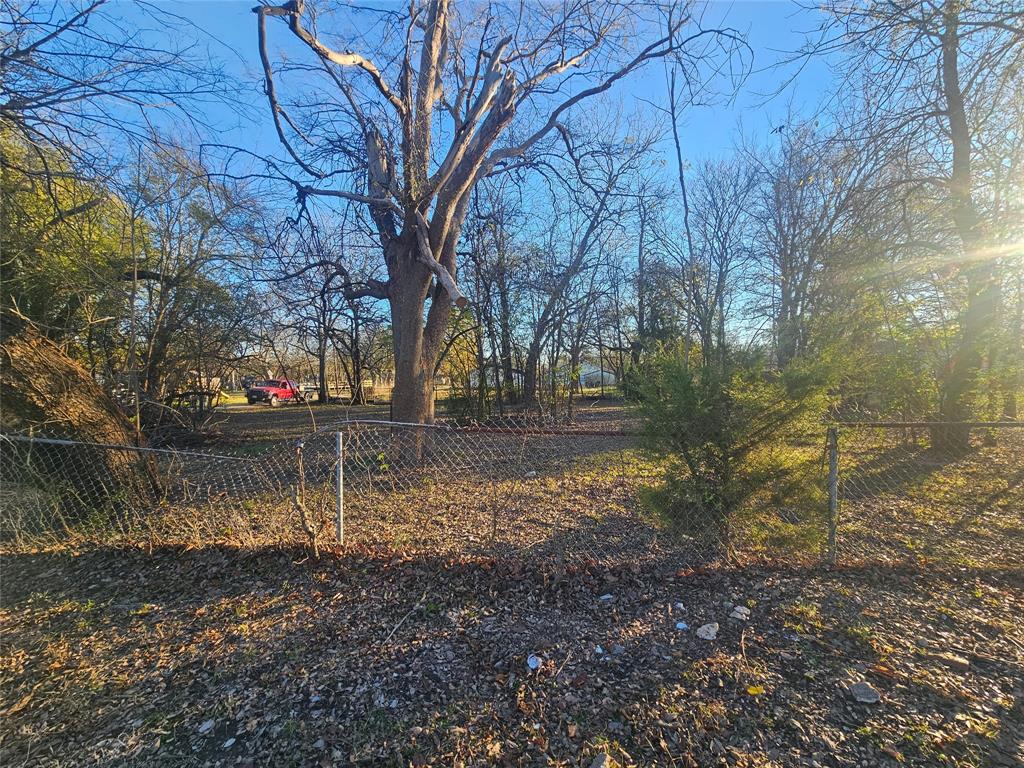 330 E Waco Avenue Property Photo 2