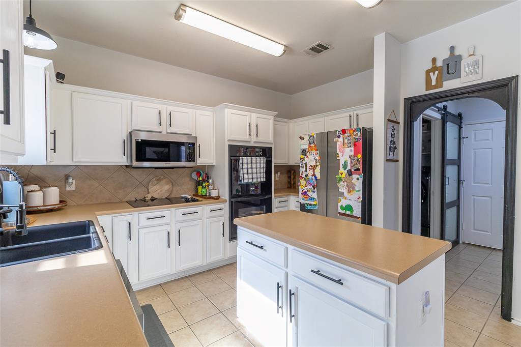 2211 Memory Lane Property Photo 4