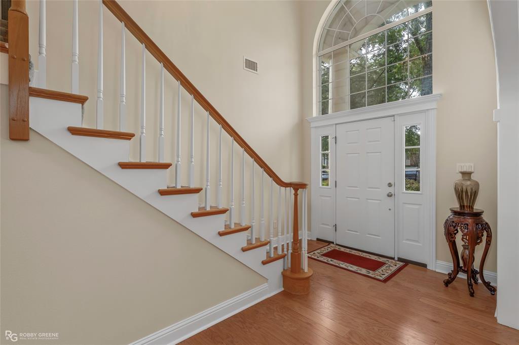 2921 N Pointe Drive Property Photo 2
