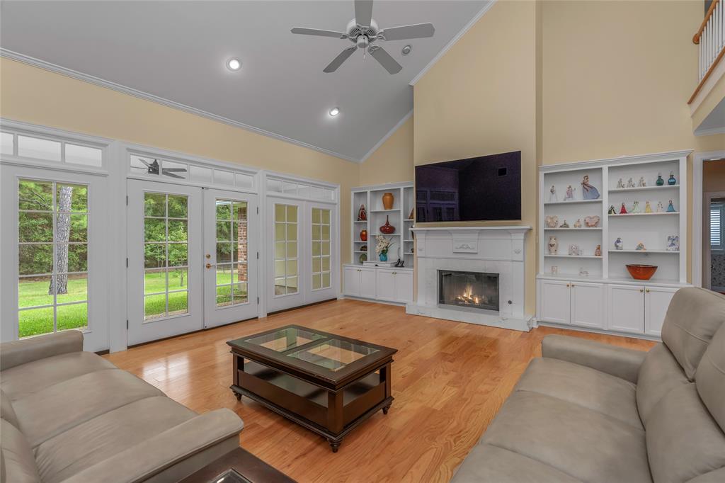 2921 N Pointe Drive Property Photo 8