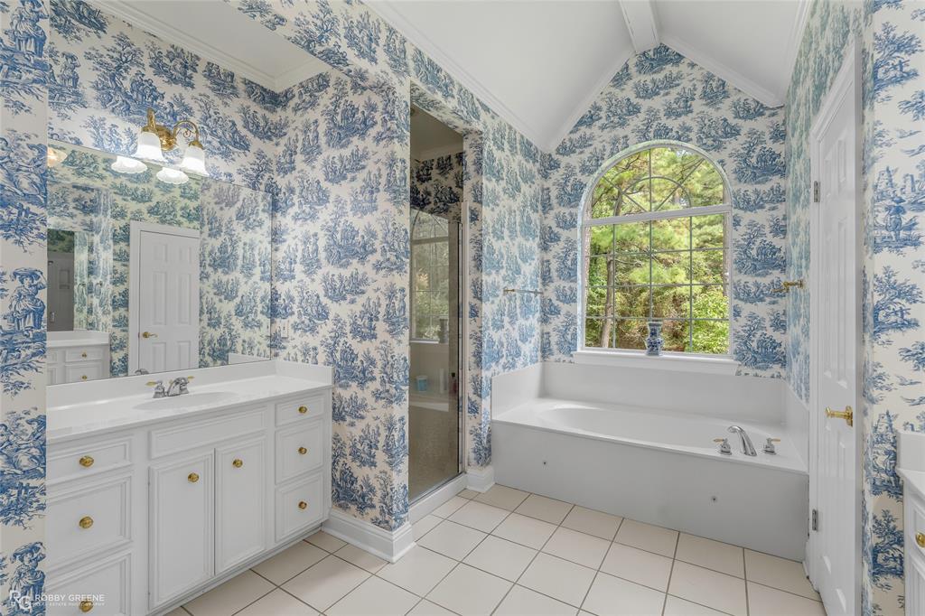 2921 N Pointe Drive Property Photo 17