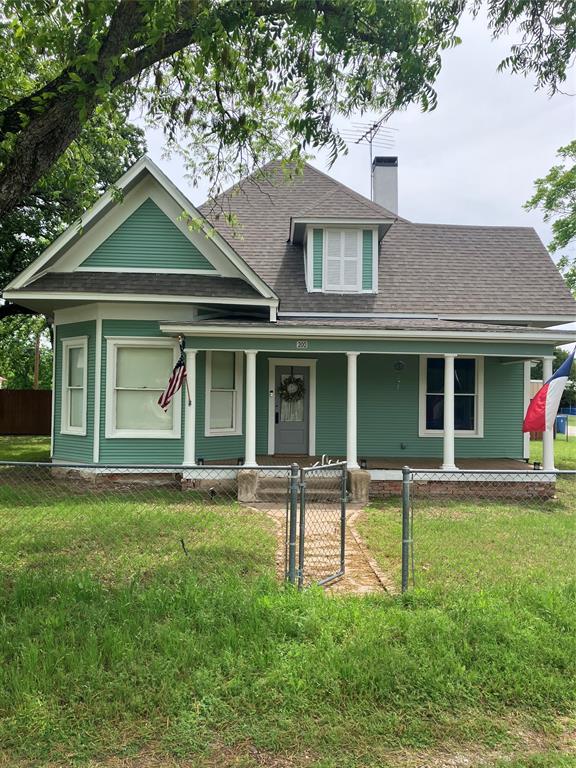 200 N Avenue C Property Photo 2