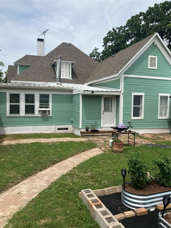 200 N Avenue C Property Photo 5