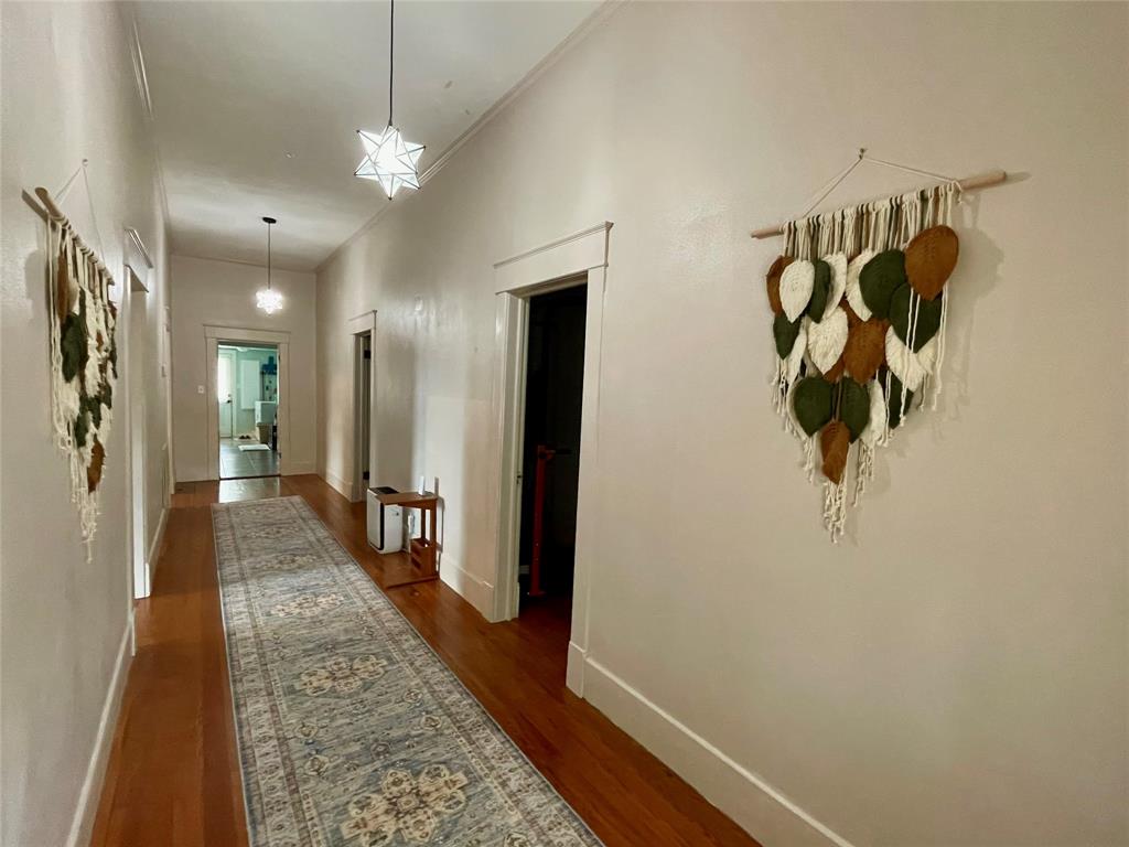 200 N Avenue C Property Photo 6
