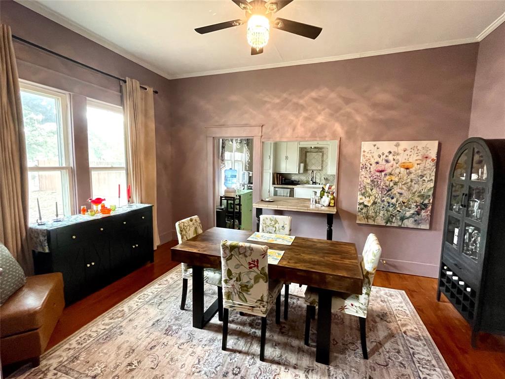 200 N Avenue C Property Photo 8