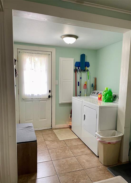 200 N Avenue C Property Photo 22