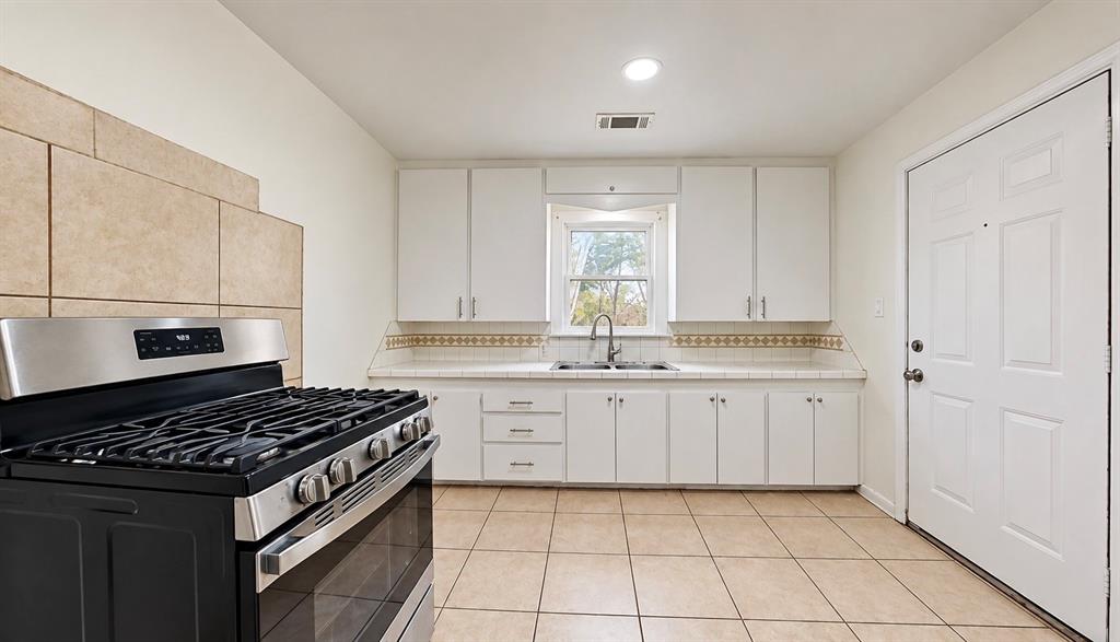 8413 White Settlement Road Property Photo 3