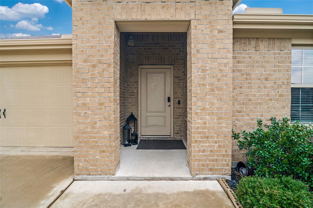 2944 Shoemaker Drive Property Photo 2