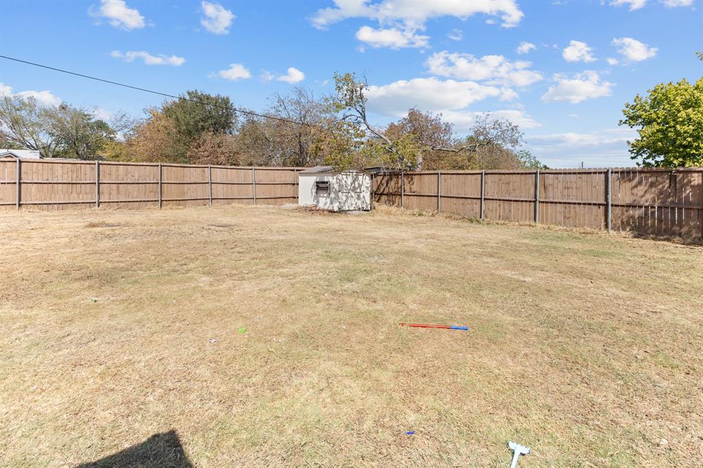 401 E Davis Avenue Property Photo 6