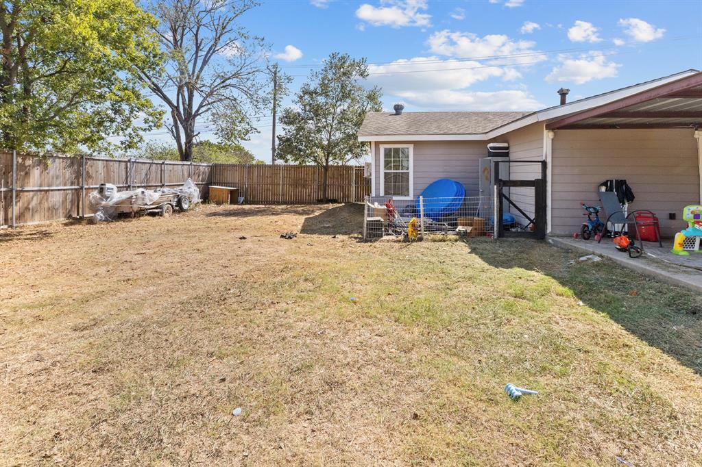 401 E Davis Avenue Property Photo 7