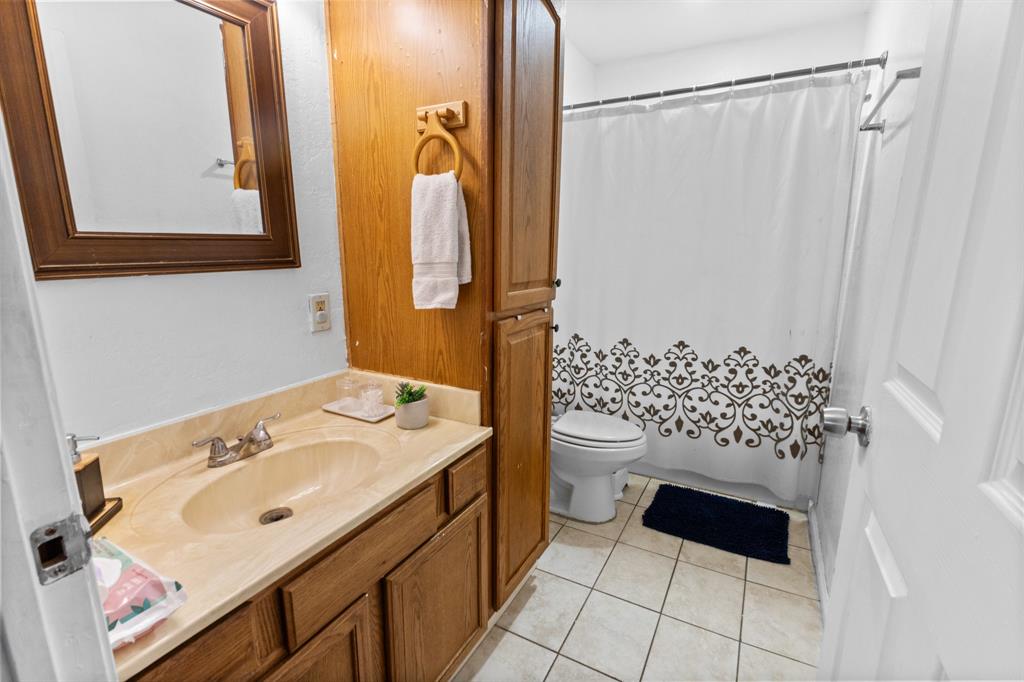 401 E Davis Avenue Property Photo 8