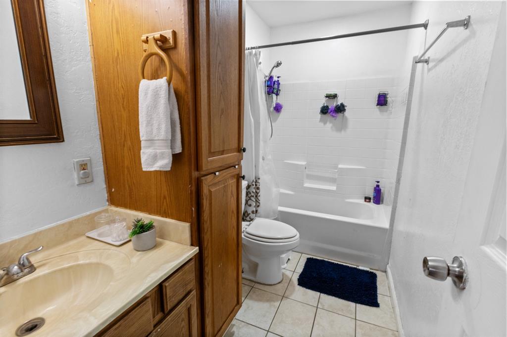 401 E Davis Avenue Property Photo 9