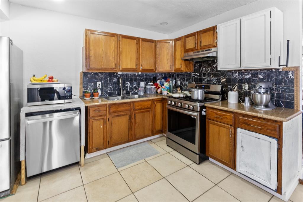 401 E Davis Avenue Property Photo 11