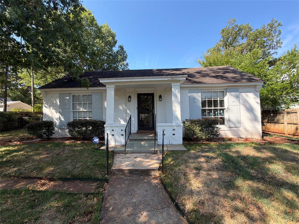 1113 S Sylvan Avenue Property Photo 1