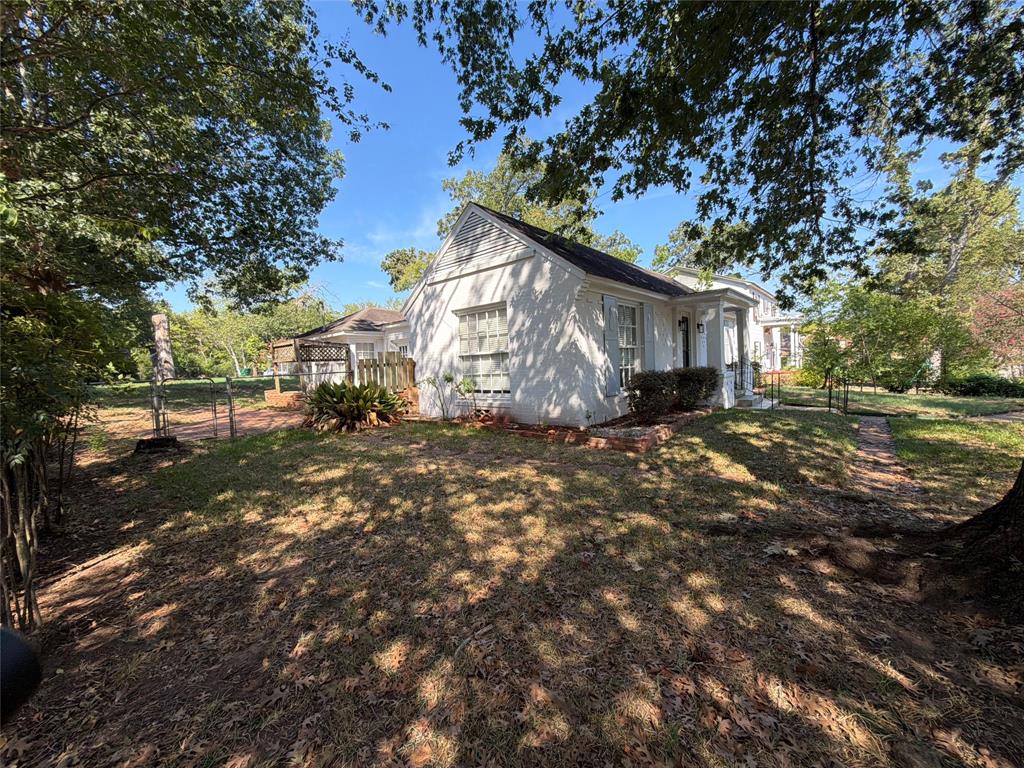 1113 S Sylvan Avenue Property Photo 5