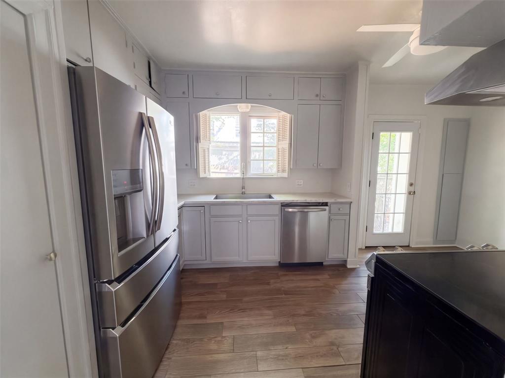 1113 S Sylvan Avenue Property Photo 6