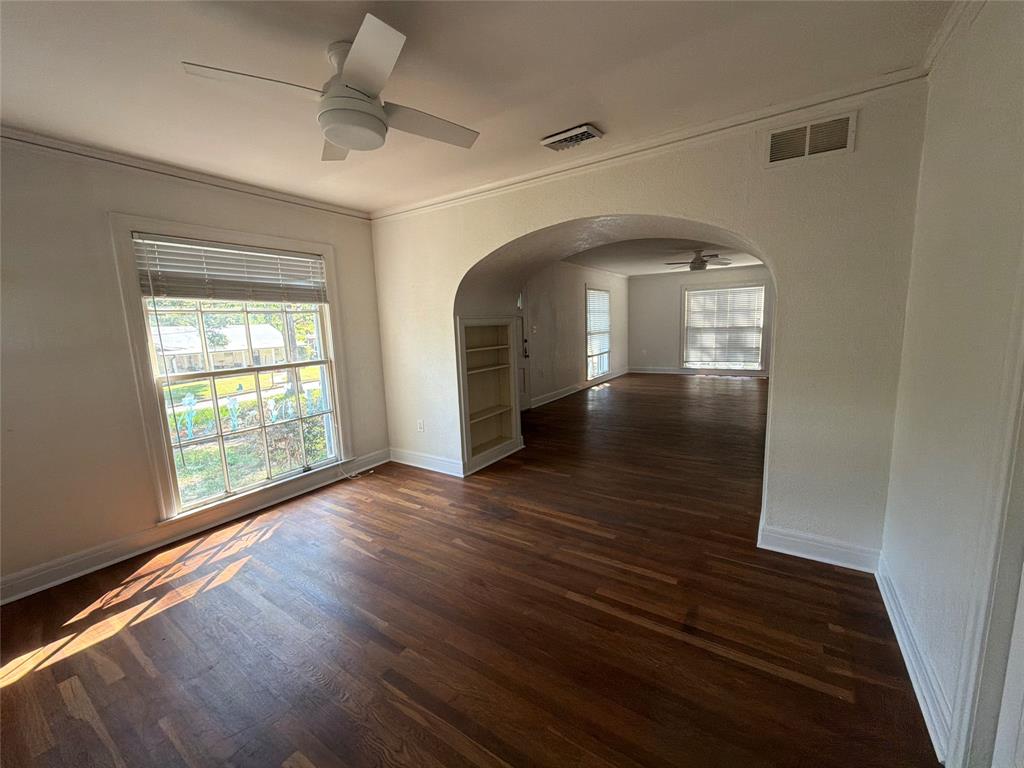 1113 S Sylvan Avenue Property Photo 11