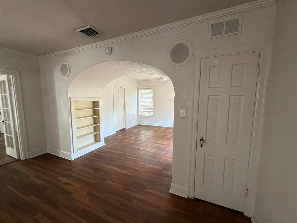 1113 S Sylvan Avenue Property Photo 12