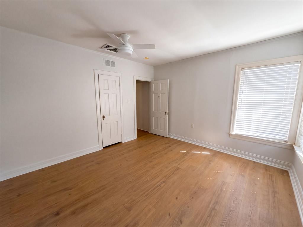 1113 S Sylvan Avenue Property Photo 17