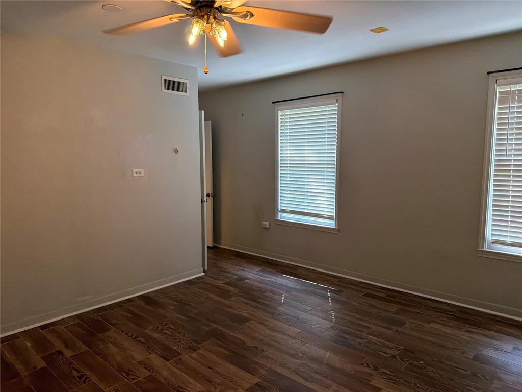 1113 S Sylvan Avenue Property Photo 19