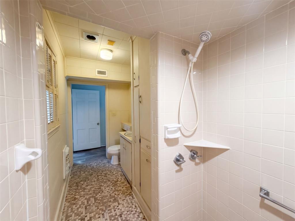 1113 S Sylvan Avenue Property Photo 23