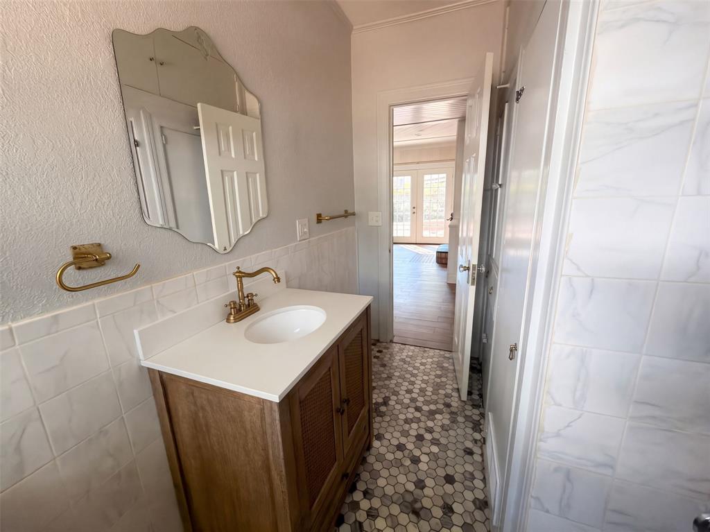 1113 S Sylvan Avenue Property Photo 24