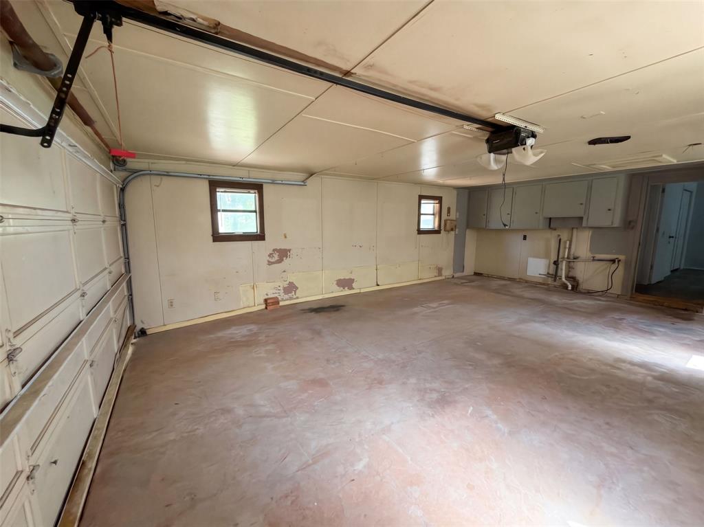 1113 S Sylvan Avenue Property Photo 28