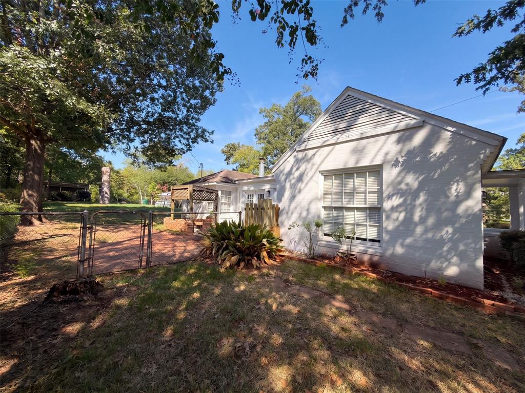 1113 S Sylvan Avenue Property Photo 30