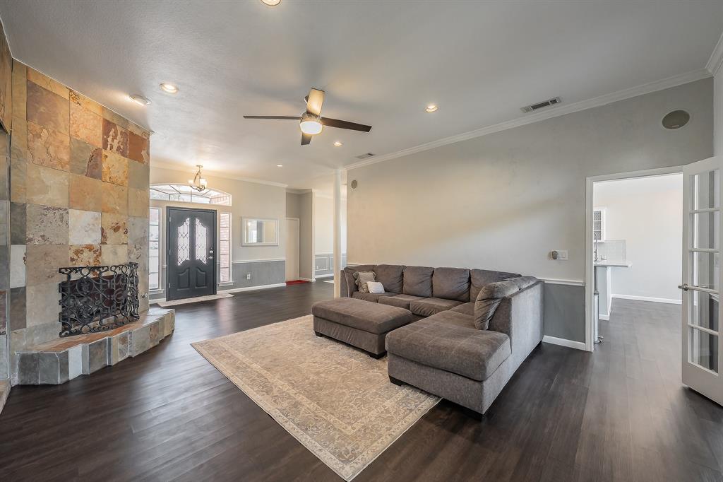865 Kingwood Court Property Photo 4