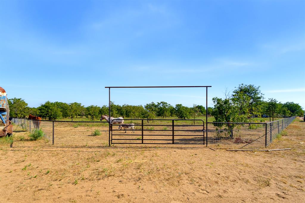6189 Private Road 2752 Property Photo 31